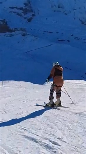 Überschreite deine Grenzen auf der Piste. Das Ski~Mojo ist ein leichtes und leistungsstarkes Exoskelett, das deine Kraft verstärkt, die Muskelermüdung reduziert und deine Kontrolle in jeder Kurve verbessert. Dank seiner mechanischen Assistenztechnologie fährst du länger, stärker und mit unvergleichlicher Präzision, und behältst dabei dein natürliches Fahrgefühl. Nimm die Herausforderung an: Probiere Ski~Mojo aus und definiere deine Performance im Schnee neu. | Ski-Mojo