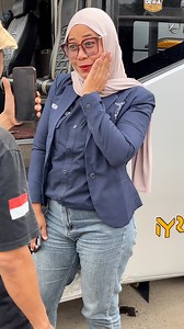 9.1K views · 438 reactions | Wow,beautiful Lady Driver Miyor Bus uni Chancant #bus #busmania #busindonesia #driver #wanitatangguh | Lilis Arios | Facebook