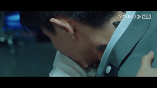 17M views · 215K reactions | The captain became the host of a mutated cockroach, and the captain's wife chose to stay with him rather than escape! 船长成为变异蟑螂的容器，船长夫人放弃逃生选择留下陪船长！ #蟑潮 #Khepri #优酷电影 #youkumovie | Youku Movie | Facebook