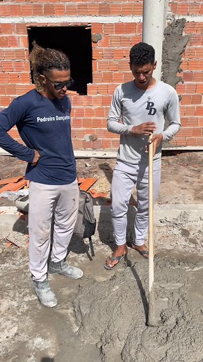 507K views · 15K reactions | O ajudante é bom pedreiro  #challenge #comedy #resenha | Caio Resenhas | Facebook