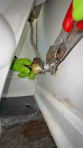 22K views · 92 reactions | HOW TO: Replace a Compression Angle Stop #plumbing #plumber #plumbingrepair #bathroom #diy | Theconservativeplumber | Facebook