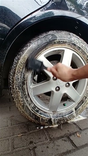 Satisfying car wheel and tire cleaning as dirt and brake dust melt away for a fresh shine#asmrclean