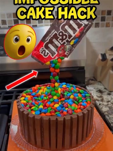 The cake hake looks impossible#tiktok#unfreezemyaccount #foryou #viral_video