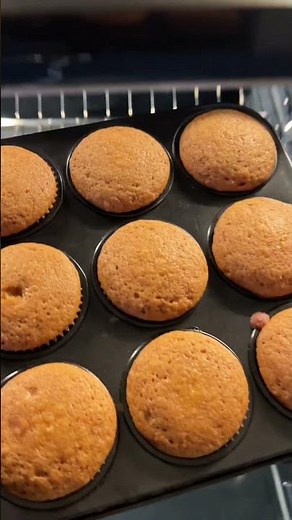 Pumpkin Cupcakes with Cream Cheese Frosting 🧁 the coziest fall bake ever! #baking #fall #cupcakes