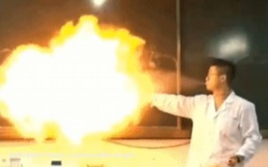 全球搞笑GIF图集锦——第982期：别人家的化学老师，都是法系