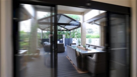 Welcome to 37 Endeavour Bark Drive, a beautifully designed four-bedroom, two-bathroom family residence set on a generous 1,931sqm parcel within one of the Glass House Mountains' most desirable pockets of high-end homes. This exceptional property blends modern comfort with tranquil natural surroundings, delivering a peaceful and private lifestyle without compromising convenience. Key Features • 1,931sqm fully fenced, landscaped block • Modern family home in high-end enclave • Four bedrooms, two b