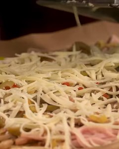 PICA SA TESTOM OD PIRINČA! Pica Na Kineski Način. Ceo recept i namirnice ima na: https://hranaivino.tv/pica-na-kineski-nacin/ Još puno, puno recepata ima na: https://hranaivino.tv/ | Hrana i Vino