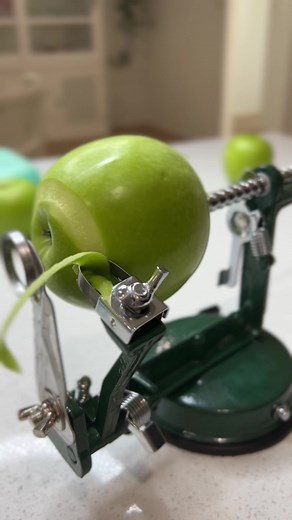Slinky apples are so much FUN! 🤩 This 3-in-1 slinky machine makes fruit snack packing simple and the eating part way more fun 👏 https://thebentobuzz.com.au/collections/new/products/twisted-apple-3-in-1-slinky-apple-slicer | The Bento Buzz