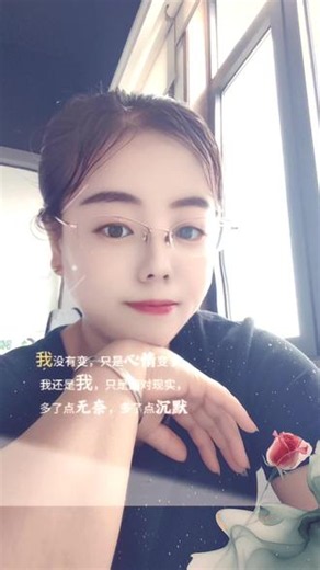 有时候一个人撑久了，心情压抑到了极点。突然在某一刻，一点极其微小的事。就能带出你所有的委屈，崩溃也在那一瞬间。你永远不知道，最后压垮我的那根稻草，有多轻。百般委屈涌上心头，话到嘴边又觉得不值提····默默承受了多少心酸与委屈，无人看见你偷偷流下了多少的眼泪，只能轻轻地自己擦去。无人明白你心底的伤悲，却无处可倾诉，所有的苦和痛都得独自咽下，成年人的世界，本就是单枪匹马的修行……有些委屈除了自己，