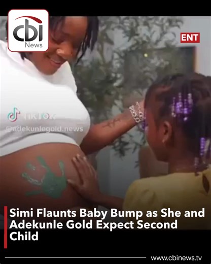 Singer Simi has joyfully shown off her baby bump, confirming that she and her husband, Adekunle Gold, are expecting their second child. The glowing mum-to-be made the reveal in the video of Adekunle Gold’s new song, which was released earlier today. Congratulations to the beautiful couple as they prepare to welcome another bundle of joy! #CBINewsTV #Simi #AdekunleGold #CelebrityNews #BabyOnTheWay #nigerianmusicindustry | Cbinewstv