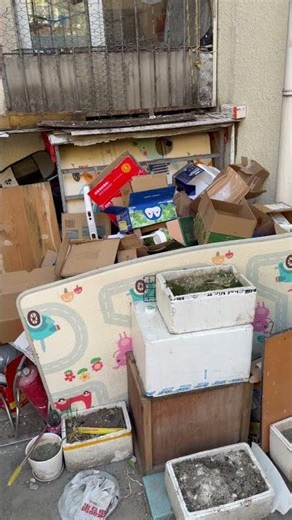 Inside and outside of China's old apartment buildings #china #home