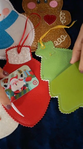 532 reactions · 22 shares |  퐌퐚퐤퐞 퐲퐨퐮퐫 퐠퐢퐟퐭 퐜퐚퐫퐝퐬 퐌퐞퐫퐫퐲 퐚퐧퐝 퐁퐫퐢퐠퐡퐭! 혞혩혪혤혩 혰혯혦 혪혴 혺혰혶혳 혧혢혷혰혳혪혵혦? These festive In-the-Hoop Christmas gift card holders are the cutest way to add a handmade touch to your holiday giving. ✨Stitch 'em, stuff 'em, spread some cheer! https://www.designsbyjuju.com/catalogsearch/result/?q=christmas+gift+holders+project | Designs by JuJu | Facebook