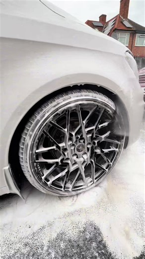 Wheel Cleaning for Velare Alloys: A Detailed Guide