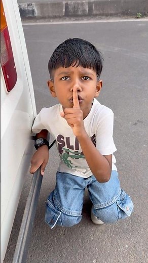 Funny fight for side seat 😂😂😂