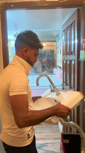 Aasan hai guru on Instagram: "How to clean wash basin pipeline #watertankcleaning #pipelinecleaning #cleaning #tankcleaning #short #instagram #plumber #cleanin #pipelinecleaning #blockage #pipeblockagesolution"