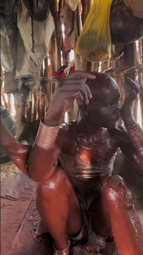 Hamer Tribe Beauty Ritual – Women Applying Red Ochre