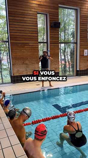Je coache L'IMMERSION en stage à PARIS #crawl #swimming #natation #freestyle Une bonne immersion permet de gagner en horizontalité et ainsi, de réduire les résistances à l'avancement. Parfois, tu auras l'impression de nager la tête trop enfoncée. Cela est souvent un indicateur de réussite de l'exercice ! Ma SEMAINE d'entraînement OFFERTE pour un crawl EFFICACE (issus du coaching sur de 3000 personnes) : https://coachingnatation.fr/formationofferte/ (dont la PAUME MAGIQUE en vidéo 🖐️ déjà testée