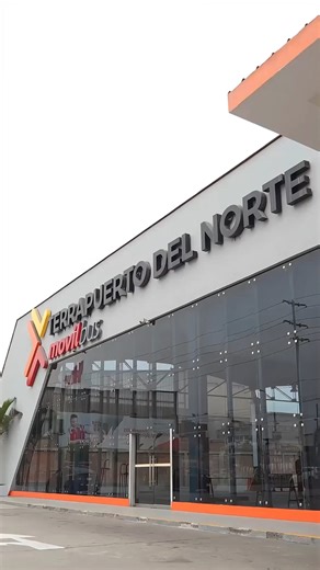 En Movil Bus, la experiencia empieza incluso antes de subir al bus 🚍 Con un cafecito, un momento de calma y la tranquilidad de esperar sin apuros en el terrapuerto. Además, aquí NO PAGAS costo extra por embarque, porque creemos que viajar bien también es viajar sin preocupaciones. ⏰ Recuerda llegar 45 minutos antes de tu embarque para: ✅ Registrar tu equipaje con tranquilidad ✅ Abordar con DNI y boleto digital a la mano Porque en Móvil Bus, cada detalle suma para que tu experiencia empiece incl