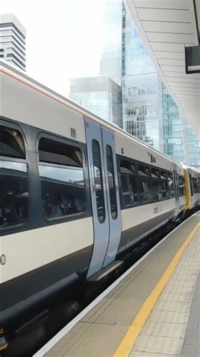 Southeastern Class 466 and 465s departing London Bridge