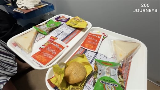 Mumbai to Howrah Duronto Express First Class Evening Snacks with Kachori and Sandwich | 200Journeys