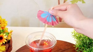 100 Pcs Hawaiian Plastic Cups Bulk Hibiscus Tropical Cups with Parasol Straws 12 oz Disposable Plastic Mug Hawaiian Luau Party Supplies Summer Pool Parties Beach Theme Supplies