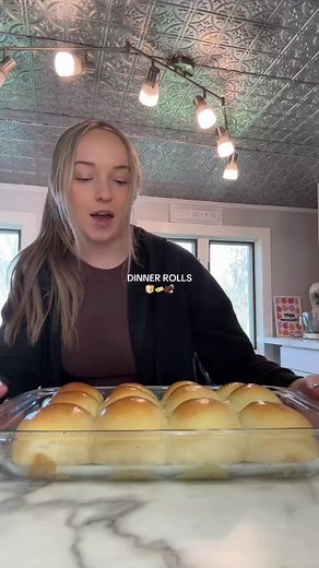 The softest homemade dinner rolls to bring to Thanksgiving 😋 1 cup warm milk (110 degrees F) 2 1/2 tsp active dry yeast 2 tbs sugar 4 tbs melted butter (unsalted) 1 egg 1 tsp salt 3- 3 1/2 cups flour 375 for 15 min #Recipe #EasyRecipe #baking #thanksgiving #dinnerrolls #revi | Revi