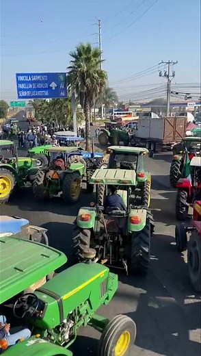 306K views · 6.5K reactions | Ya cerraron las carreteras en Aguascalientes, poco después de las 9 de la mañana bloquearon la 45 norte en ambos sentidos de circulación, a la altura de San Pancho, advierten que podrían abrir momentáneamente el paso hasta que el tráfico lo amerite. #LuceroÁlvarez #Aguascalientes #ParoNacional #megabloqueo | Lucero Alvarez | Facebook