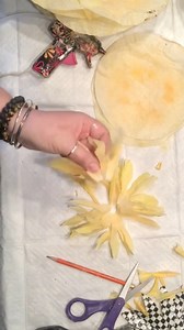 Grab your coffee filters and let’s make sunflower with a twist ! Check comments for a template #coffeefilterflowers #coffeefiltersunflower #paperflowers | Just That Perfect Piece