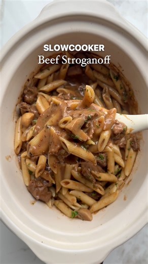 Slowcooker Beef Stroganoff (Serves 4, 481 cals) Genuinely a recipe I rinse and repeat and never get bored of it and use it all year round. You can also use chicken or pork and serve it with rice, mash or pasta. PS I have three #1 bestselling Slowcooker cookbooks so don’t forget to grab one if you love slowcooker recipes as much as I do. Ingredients - 400g of lean beef - 1 tsp paprika - 1 punnet of white mushrooms quartered (so they don’t shrivel up) - 1 onion - 3 garlic cloves crushed or grated 