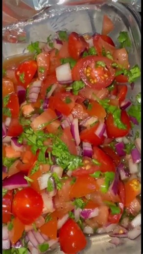 Best salad that goes with anything ( tomatoes, cilantro , red onion, lime , salt and pepper) ☺️