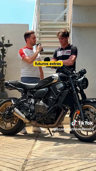 Descubre la Yamaha XSR700: Personalización y Espacio