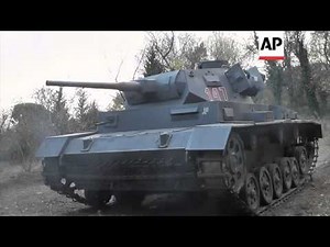 Enthusiasts build replica WW2 tank