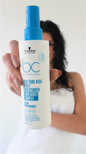 Schwarzkopf Professional UK&I on Instagram: "Spray, scrunch, GO! Wavy hair loves #BONACURE Moisture Kick Spray Conditioner 💙 Featuring Care-Boost Complex, an advanced blend of actives delivering deep care with a lightweight feel. #MOISTUREKICK25 #BCICARE #cleanperformance #veganhaircare #schwarzkopfpro #partnersincraft"