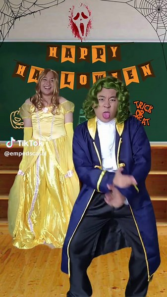 I put my hand up on my hip 🕺💃 Sayawan muna tayo before mag Episode 3 #scream4 #disney #scream #empedscasul #dancechallenge #dance #disneyhorror #beast #belle #beautyandthebeast