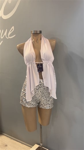 Chic Boutique on Instagram: "Plateado + blanco amados ✨🥂 📍Local 217, 2do piso, módulo central Zona Franca 📦Envíos a todo el país"