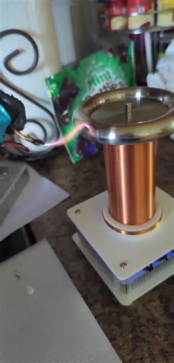 Watch Joytech Tesla coil solid state music desktop coil on Amazon Live