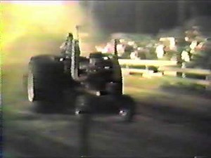 Missouri State Tractor Pullers Association July 1985 5800lb modified tractors