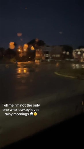 Enjoying Rainy Mornings: Aesthetic Bus Rides