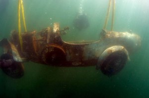 Este Bugatti Type 22 Brescia Roadster pasó 75 años sumergido en un lago italiano