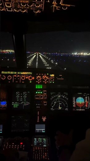 Lufthansa A320 Night Landing at Frankfurt Airport | Pilot Cockpit View