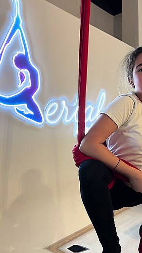 Sono una ballerina di Danza Aerea è ovvio che …..🦋🧚🏼 #aerial #aerialsilks #aerialist #aerialhoop #aerialhammock #aerials #aerialstraps #aerialsports #tik_tok