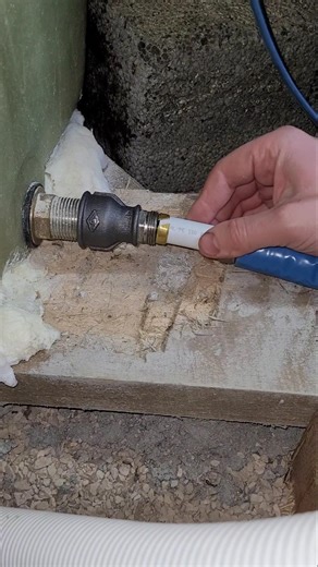 Simple PEX AL PEX tube installation for hot tube
