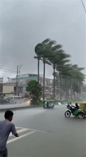 Philippine storm — Captured on camera!