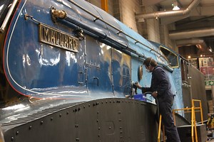 How to paint the world's fastest steam loco - National Railway Museum blog
