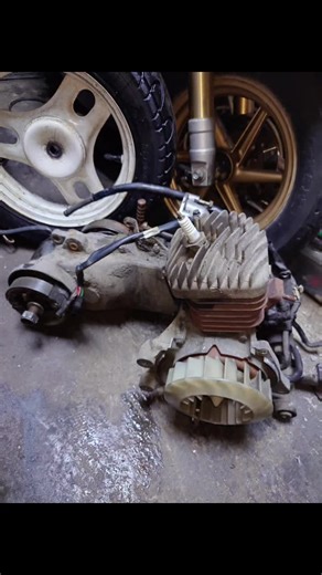 スーパーディオのエンジン修理とパーツ移動