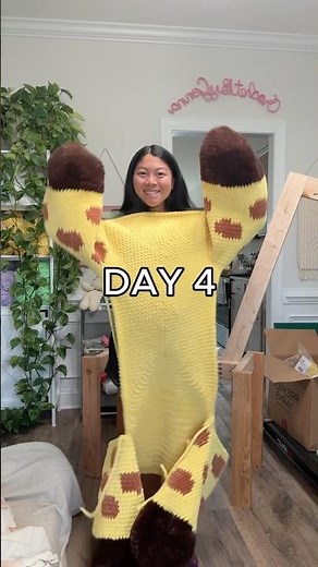 Day 4 of crocheting a life-size (baby) giraffe for my son’s nursery! 🦒 #crochet #shorts