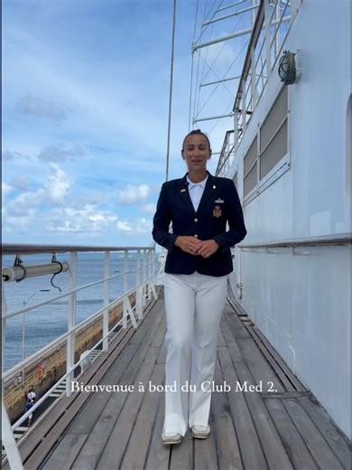 Bienvenue à bord du Club Med 2 ⛵​ ​ Aujourd’hui, en exclusivité c’est Cindy qui vous embarque pour une immersion au cœur de notre légendaire yacht cinq-mâts : ponts en teck baignés de soleil, cabines élégantes, atmosphère raffinée et vues infinies sur la mer. 🌊​ Dîtes-nous quelle destination rêveriez-vous de découvrir lors d’un prochain Resort Tour ? 💬 | Club Med