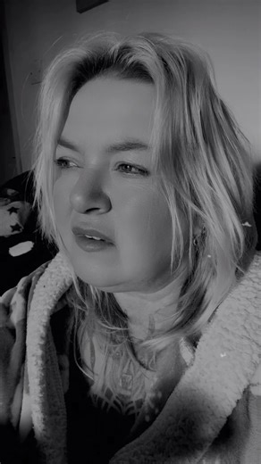 DIANAMAY🦊SCR3AM.T3AM😈👻💗 (@dizemay1)’s videos with original sound - Leg_acy tęåm