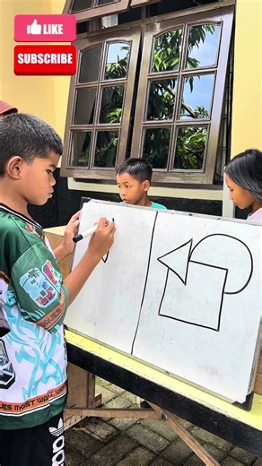 Akbar buatlah gambar kotak segitiga & lingkaran tanpa angkat spidolnya #trending #logic #shorts