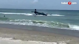 703K views · 484 reactions |  ABD'nin Florida eyaletinde düzenlenen uçuş şenliğinde, TBF Avenger tipi bir uçak, alçak irtifada uçuş yaptığı sırada kontrolden çıktı.  Uçak yere çakılmak üzereyken denize sert iniş gerçekleştirdi. | Haber7 | Facebook